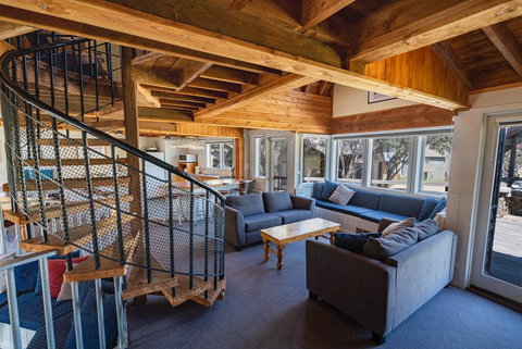 Banjo's Chalet, Alpine-getaways - Accommodation Mount Tamborine 3