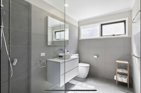 Bay Views Lorne - Accommodation Mount Tamborine 3