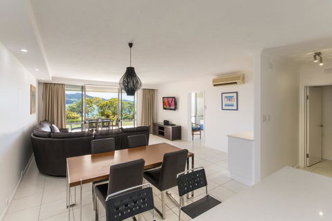 Beach Front Lagoon Lodge Apartments - Accommodation Mount Tamborine 2