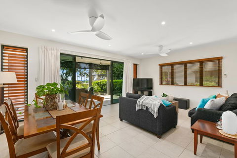Beachfront Apartment With Ocean Views - Accommodation Mount Tamborine 2