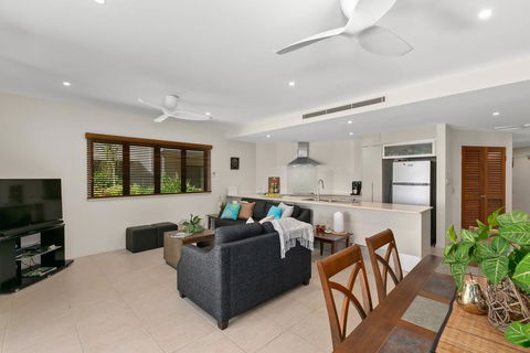 Beachfront Apartment With Ocean Views - Accommodation Mount Tamborine 3