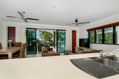 Beachfront Apartment With Ocean Views (4) - Accommodation Mount Tamborine 3
