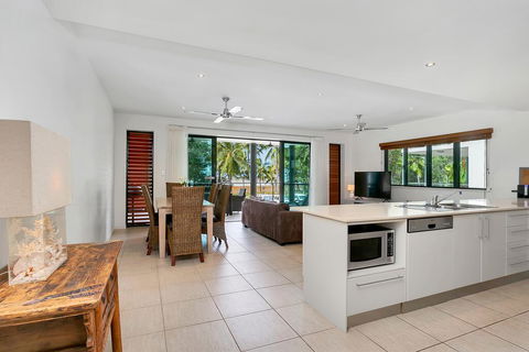 Beachfront Apartment With Ocean Views (4) - Accommodation Mount Tamborine 2
