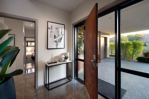 Retreat Lake Daylesford - Free Wifi - Accommodation Mount Tamborine 1