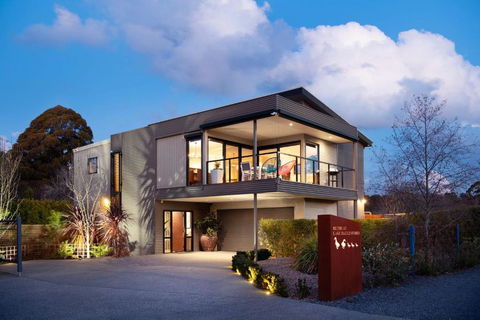 Retreat Lake Daylesford - Free Wifi - Accommodation Mount Tamborine 0
