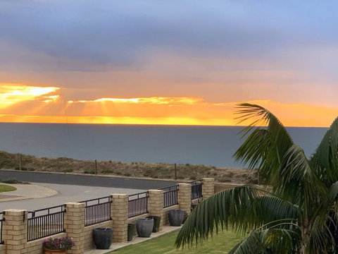 Relaxing Getaway Beachfront Access Multi Family Pets Mandurah - Accommodation Mount Tamborine 1