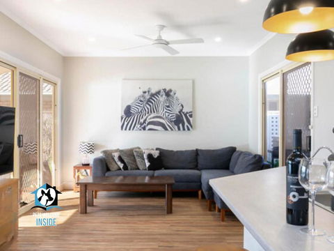 Renovated Beautiful Holiday Home With A Private Beach & Stunning Views! - Accommodation Mount Tamborine 3