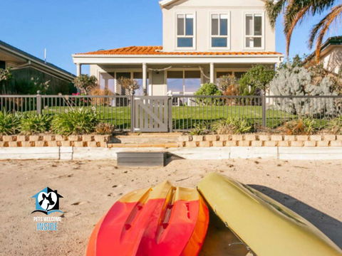 Renovated Beautiful Holiday Home With A Private Beach & Stunning Views! - Accommodation Mount Tamborine 1