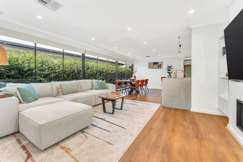 Redbrick Retreat - Generous Coastal Escape - Accommodation Mount Tamborine 0