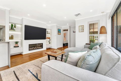 Redbrick Retreat - Generous Coastal Escape - Accommodation Mount Tamborine 1