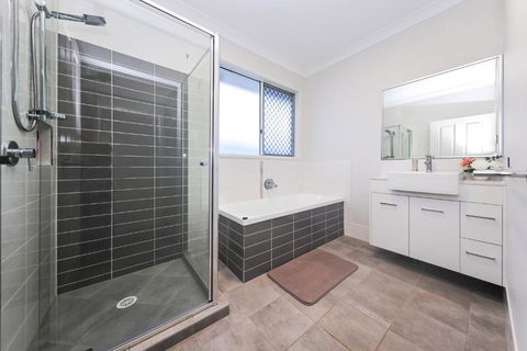 Redcliffe - Accommodation Mount Tamborine 2
