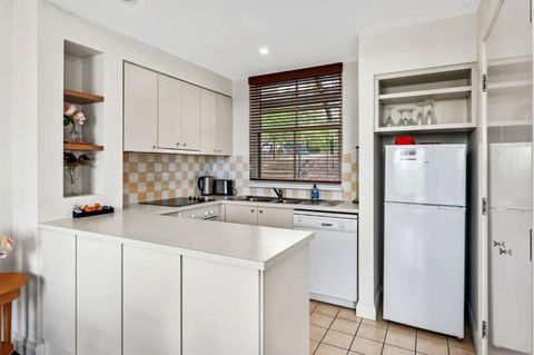 Refreshing Valley Escape - Accommodation Mount Tamborine 3