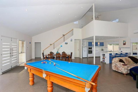 Relax At Falcon By The Bay - Accommodation Mount Tamborine 1