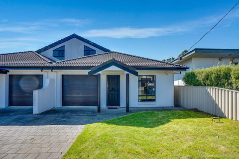 Relax On Charles St - 4A Charles Street Port Elliot - BYO Linen - Accommodation Mount Tamborine 0