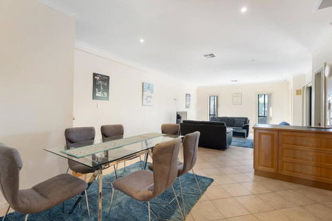 Relax On Charles St - 4A Charles Street Port Elliot - BYO Linen - Accommodation Mount Tamborine 2
