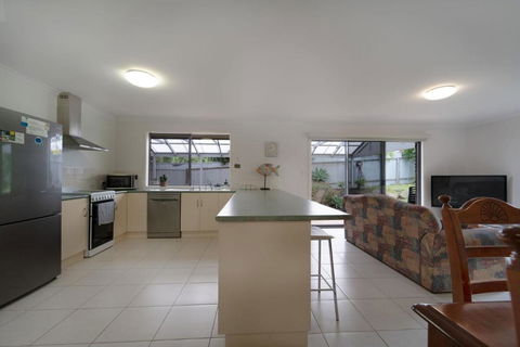 Relaxing Holiday Home Pets Are Welcome - Accommodation Mount Tamborine 2