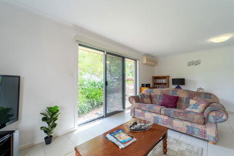 Relaxing Holiday Home Pets Are Welcome - Accommodation Mount Tamborine 3