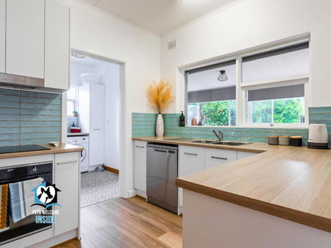 Renovated 3BR One Street To Beach - Accommodation Mount Tamborine 3