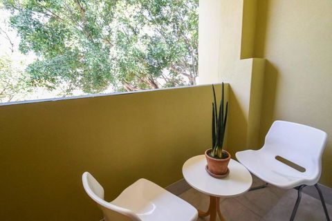 Resort-style Coastal Living With Balcony & Pool - Accommodation Mount Tamborine 3