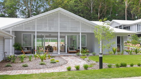 Resort Style Living With Pool, Tennis Court And Beach - Accommodation Mount Tamborine 3