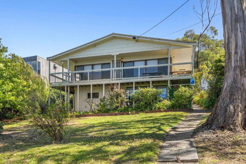 Retro Retreat - Accommodation Mount Tamborine 1