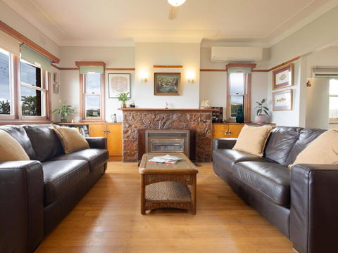 Retro Retreat - Accommodation Mount Tamborine 1