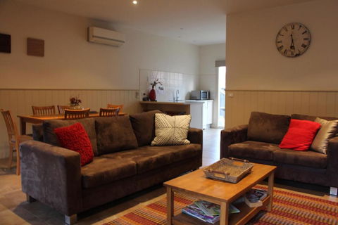 River Rock Cottage Centrally Located And Dog Friendly - Accommodation Mount Tamborine 0