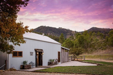 Riverlea Stables- Style And Charm Await You! - Accommodation Mount Tamborine 0