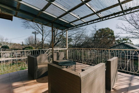 Restful Canberra Retreat In Spacious Terrace Home - Accommodation Mount Tamborine 2