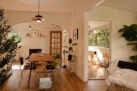 Romantic Garden Cottage With Home Cinema - Accommodation Mount Tamborine 1