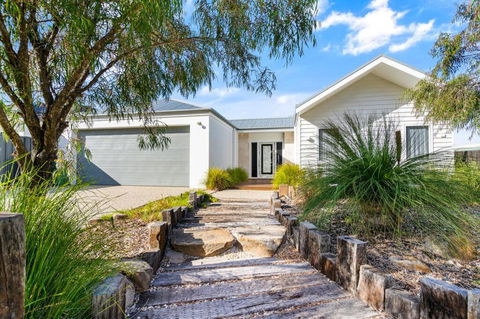 Ryze N Shine I Private Properties - Accommodation Mount Tamborine 0