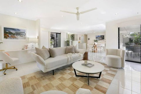 Riviera Road Miami - 4BRM Dual Villa - Accommodation Mount Tamborine 0