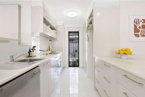 Riviera Road Miami - 4BRM Dual Villa - Accommodation Mount Tamborine 3