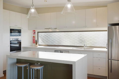 Rolling Waves 3 - Beach Access & Pet Friendly! - Accommodation Mount Tamborine 3