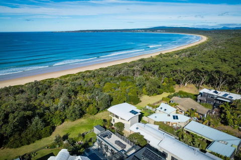 Rolling Waves 3 - Beach Access & Pet Friendly! - Accommodation Mount Tamborine 0