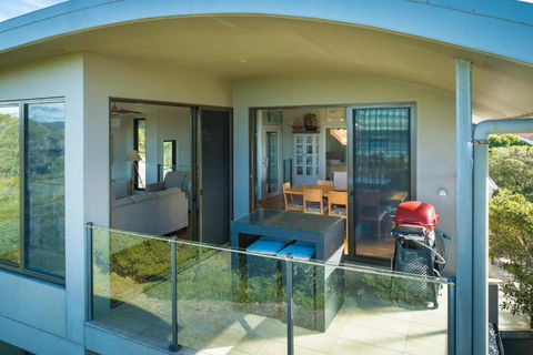 Rolling Waves 3 - Beach Access & Pet Friendly! - Accommodation Mount Tamborine 2