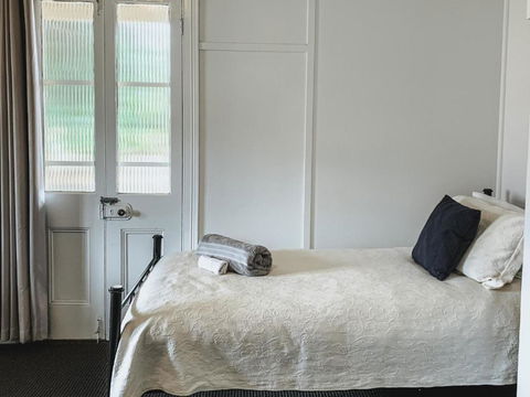 Roma Cottage On Roma Orchard - Accommodation Mount Tamborine 3