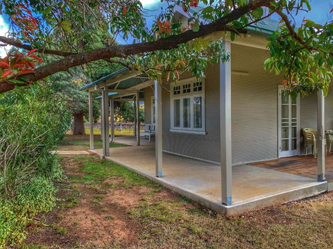 Roma Cottage On Roma Orchard - Accommodation Mount Tamborine 2