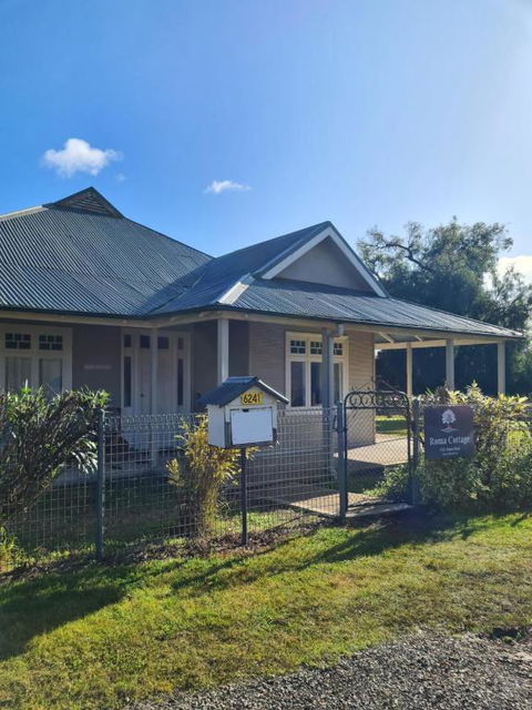 Roma Cottage On Roma Orchard - Accommodation Mount Tamborine 1