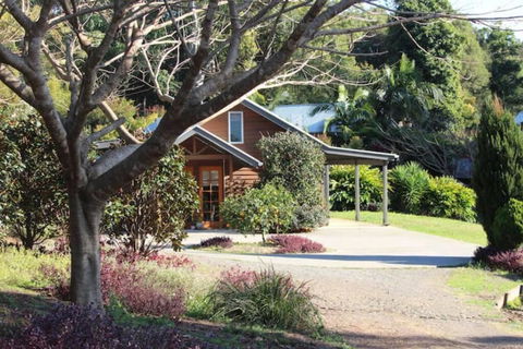 Romantic Lakeview Cottage - Accommodation Mount Tamborine 0