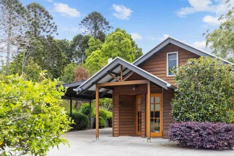 Romantic Lakeview Cottage - Accommodation Mount Tamborine 1