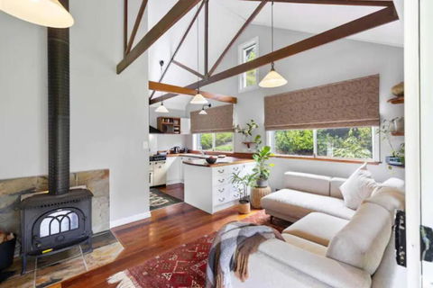 Romantic Lakeview Cottage - Accommodation Mount Tamborine 3