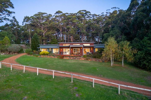 Roo Corner I Private Properties - Accommodation Mount Tamborine 0