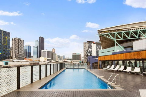 Rooftop Pool 2BR Apt At Marvel Stadium With Free Parking - Accommodation Mount Tamborine 3