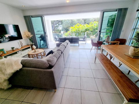Rosalynda- Luxury Beachfront 3 BR Townhouse - Accommodation Mount Tamborine 3