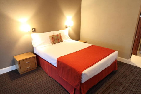 Rose & Crown Hotel - Accommodation Mount Tamborine 2