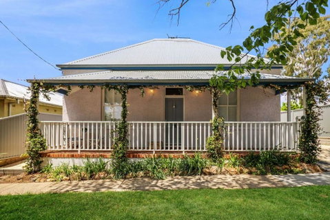 RoseBerne Cottage - Accommodation Mount Tamborine 0