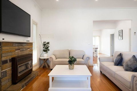 Rosebud Reset - A Beachside Group Getaway - Accommodation Mount Tamborine 1