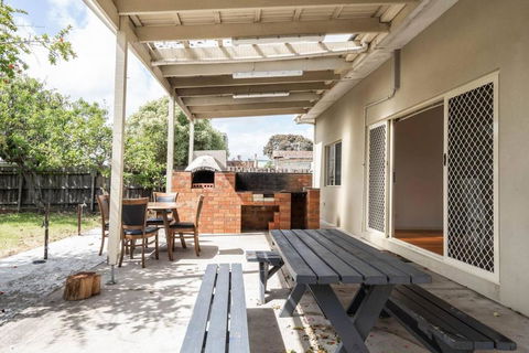 Rosebud Reset - A Beachside Group Getaway - Accommodation Mount Tamborine 3