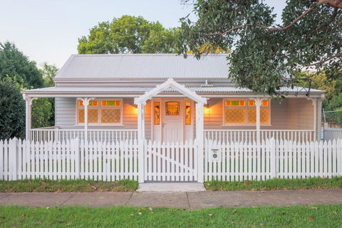 Rosemill Cottage - Mobility Friendly Accommodation Never Looked Better! - Accommodation Mount Tamborine 3